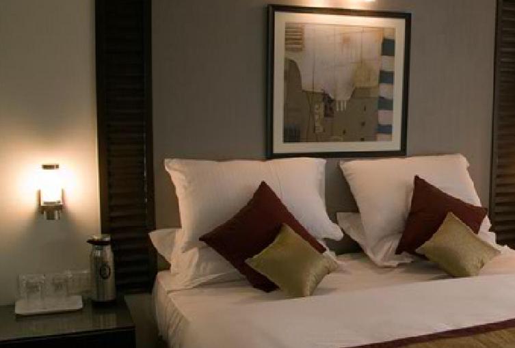 Hotel Sampoorna Mumbai Room photo